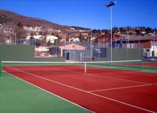 Instalaciones deportivas en Miraflores de la Sierra.(Comunidad de Madrid). Pista de tenis.