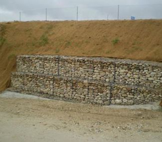 Construcción de gaviones de mampostería en seco.(Comunidad de Madrid).