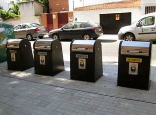 Instalación de contenedores subterráneos en Fuente el Saz.(Comunidad de Madrid).Basura